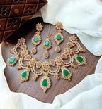 Zircon necklace with teeka