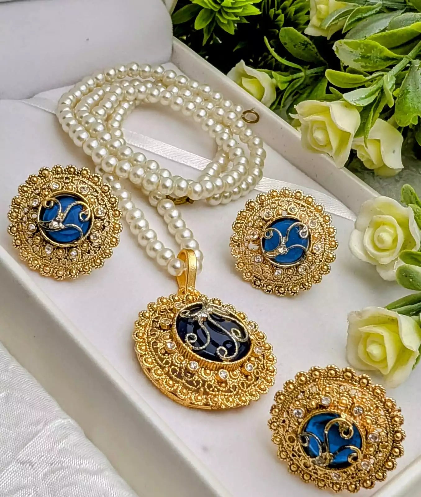 Egyptian pendant set