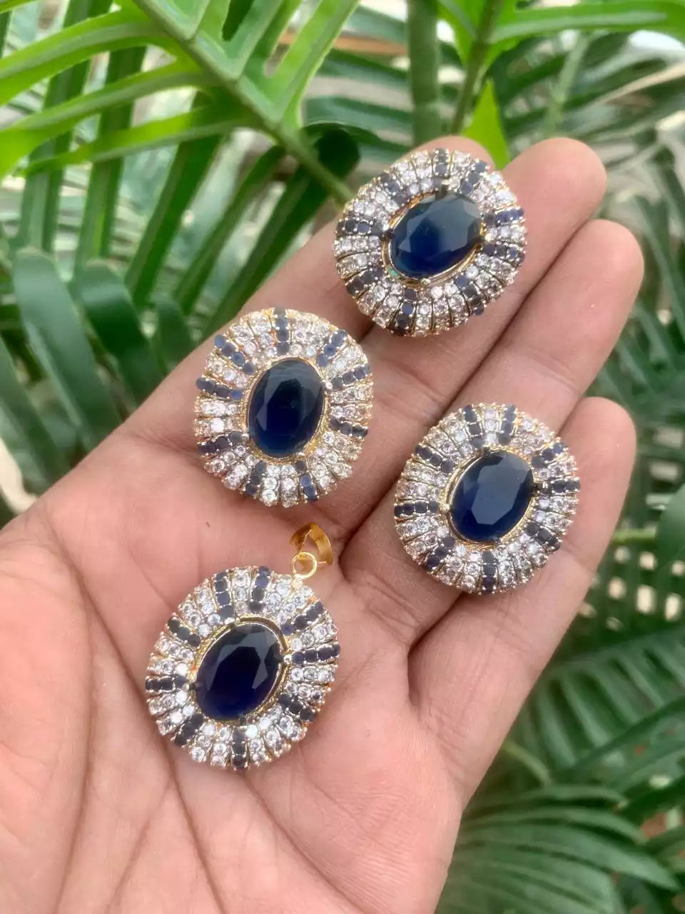 Zircon pendant set with ring