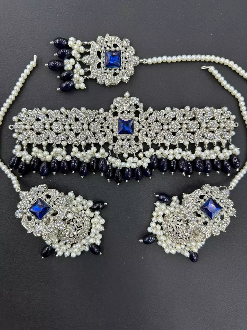 Zircon choker set with teeka