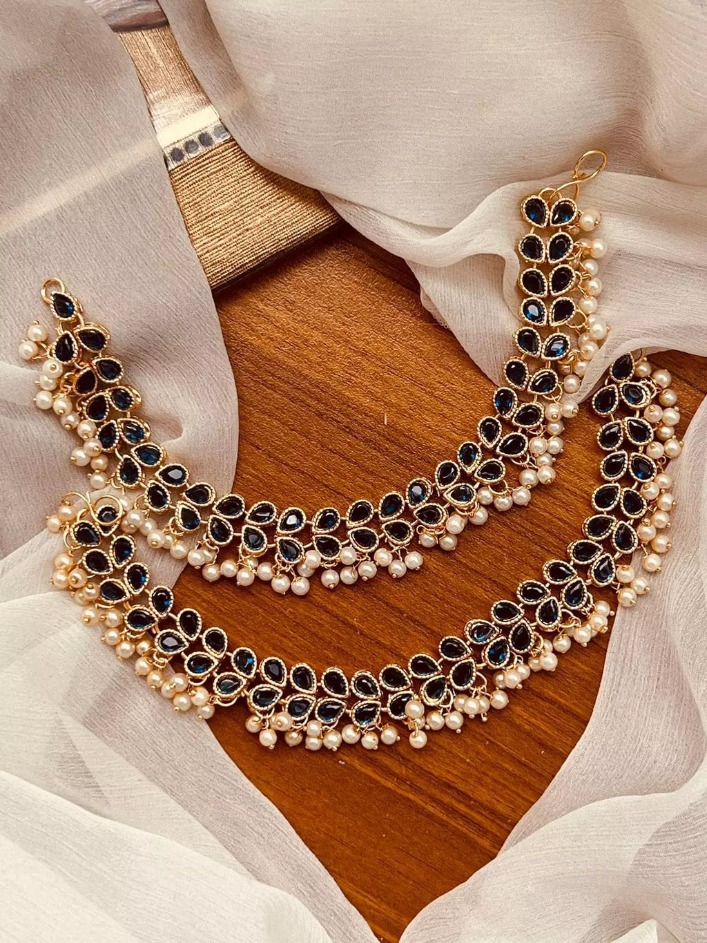 Elegant anklet pair