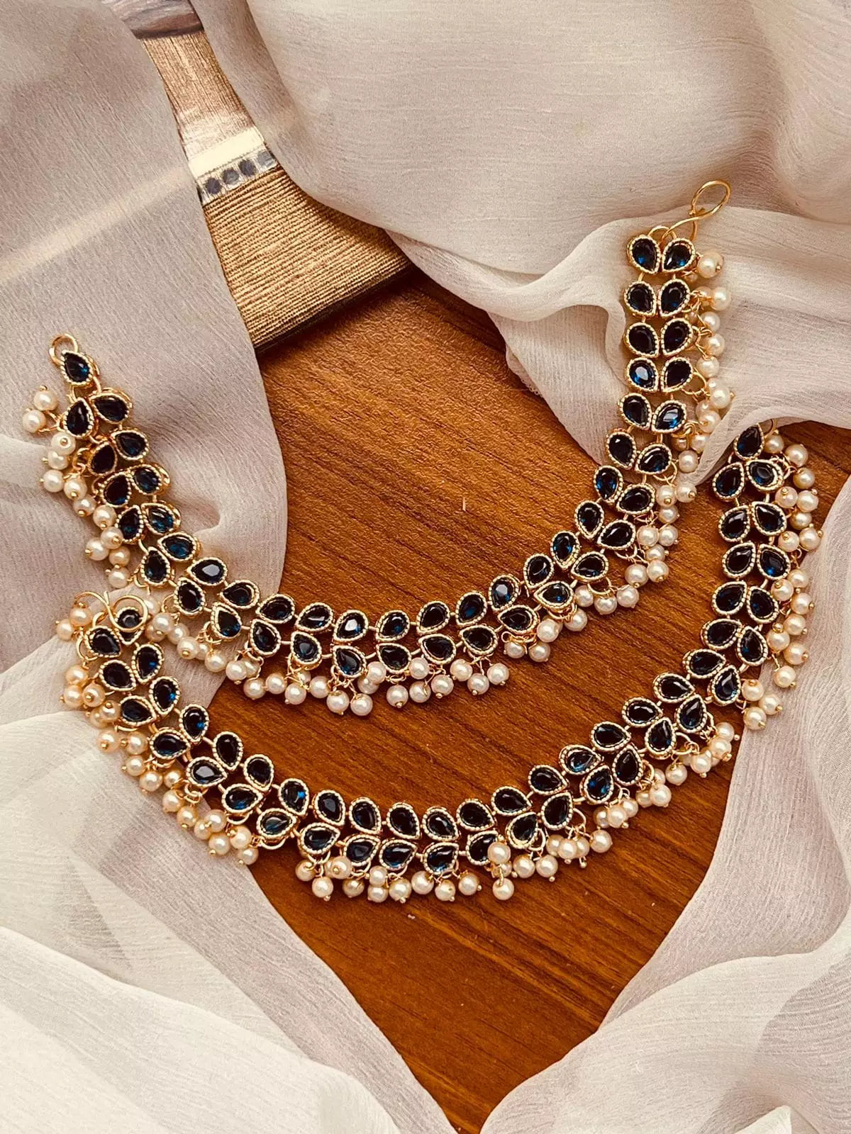 Elegant anklet pair