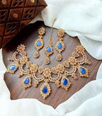 Zircon necklace with teeka