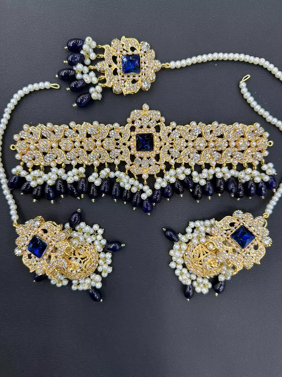 Zircon choker set with teeka