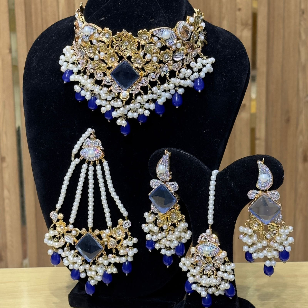 Handmade collar set with jhumar Main image
