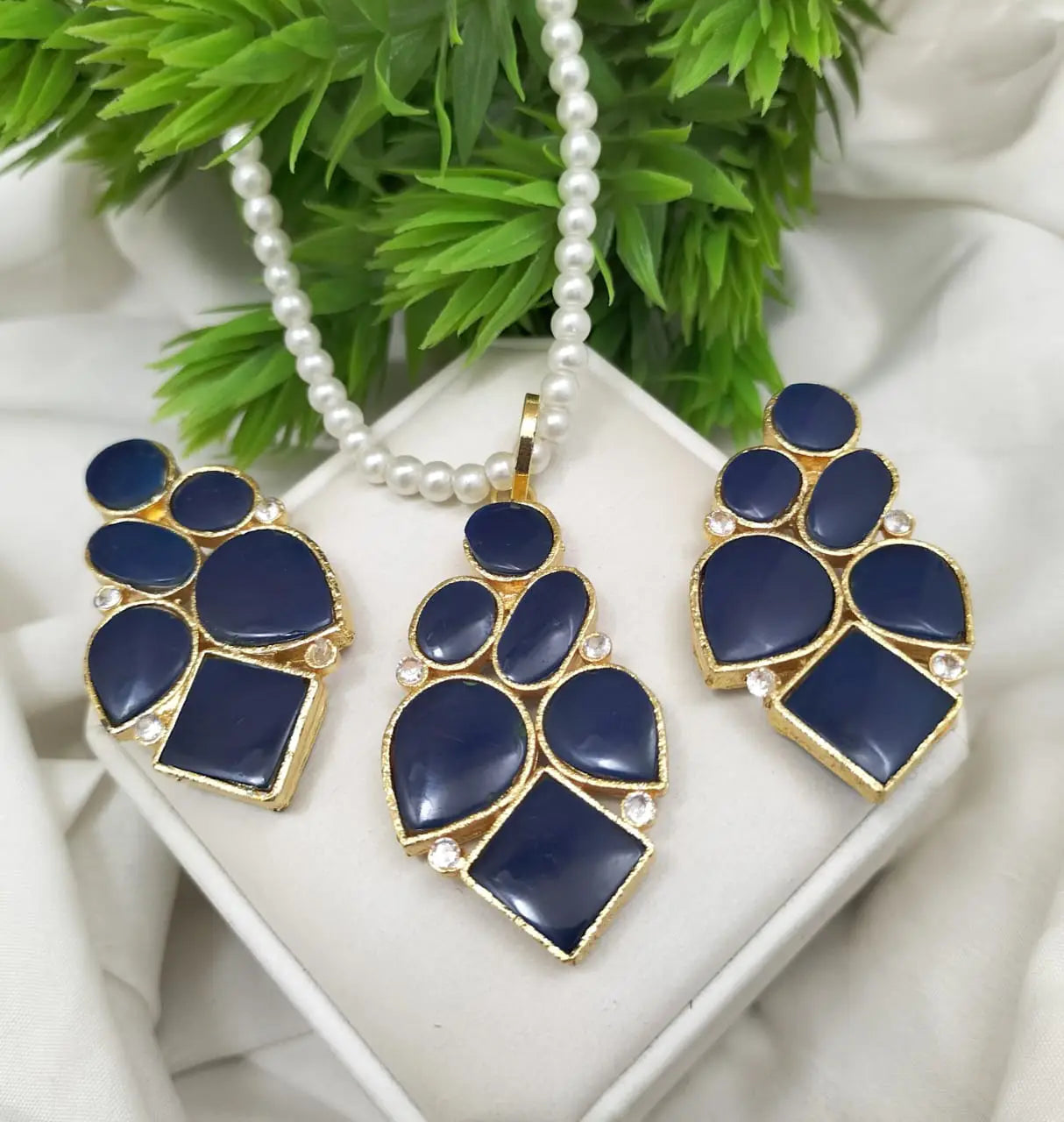Egyptian pendant set