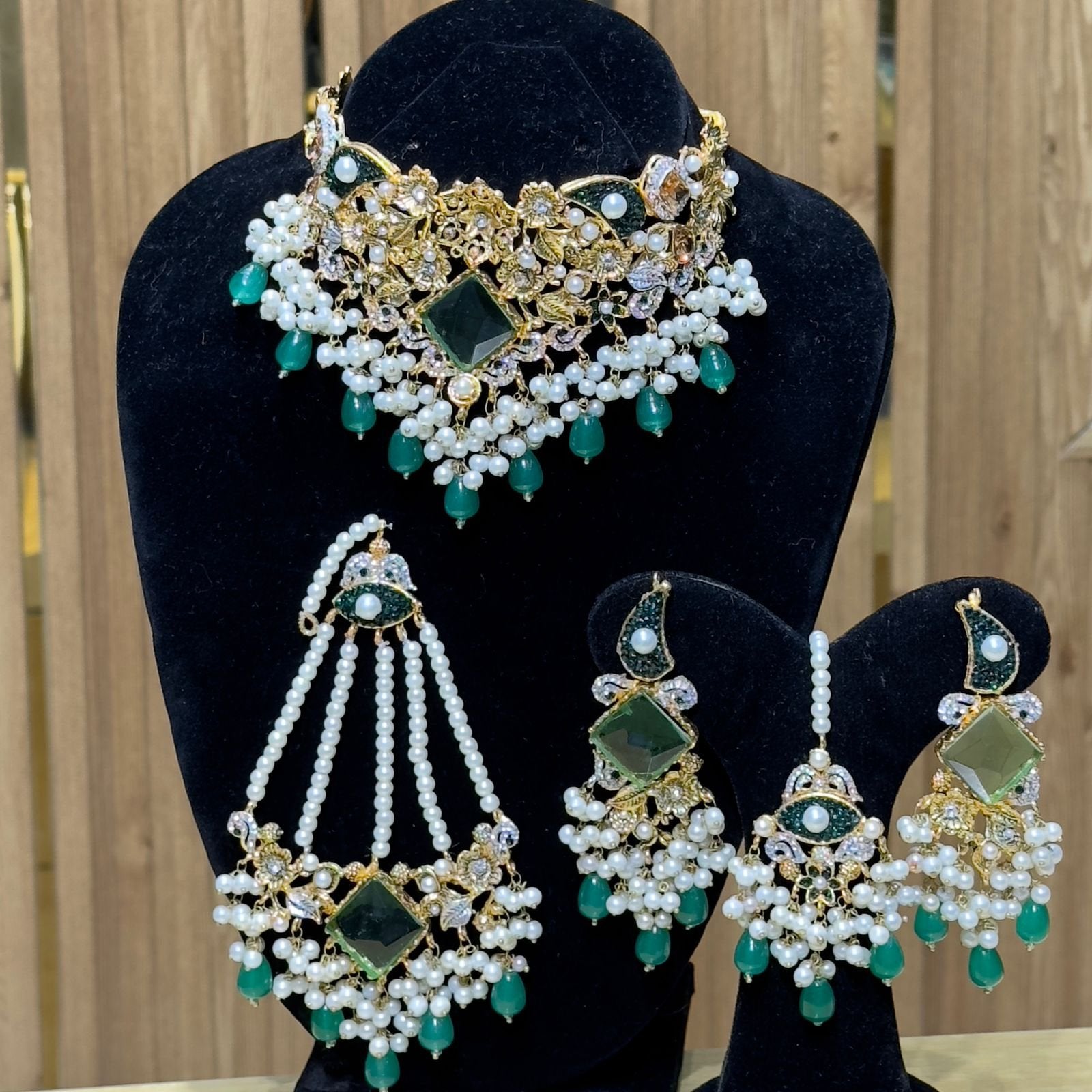 Handmade collar set with jhumar