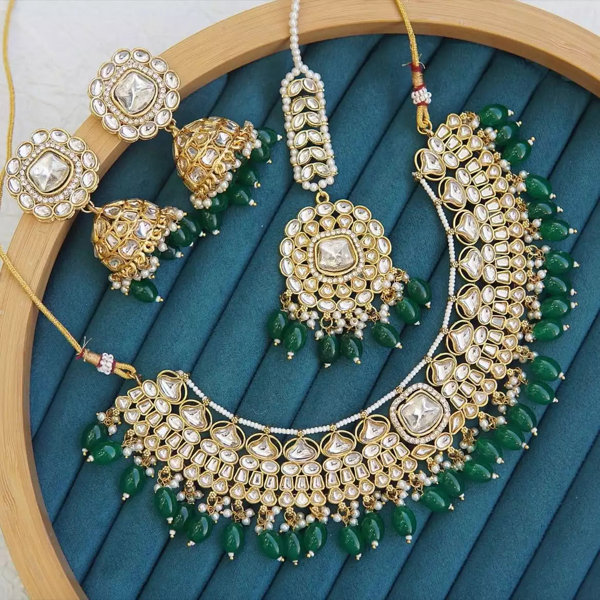 Indian kundan necklace set Secondary image