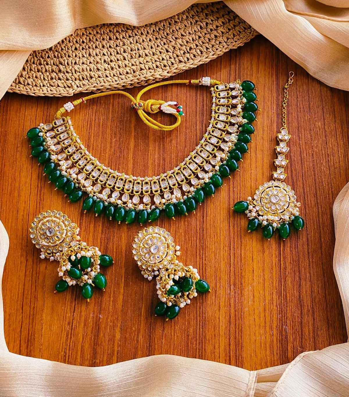 Kundan necklace set with teeka Main image