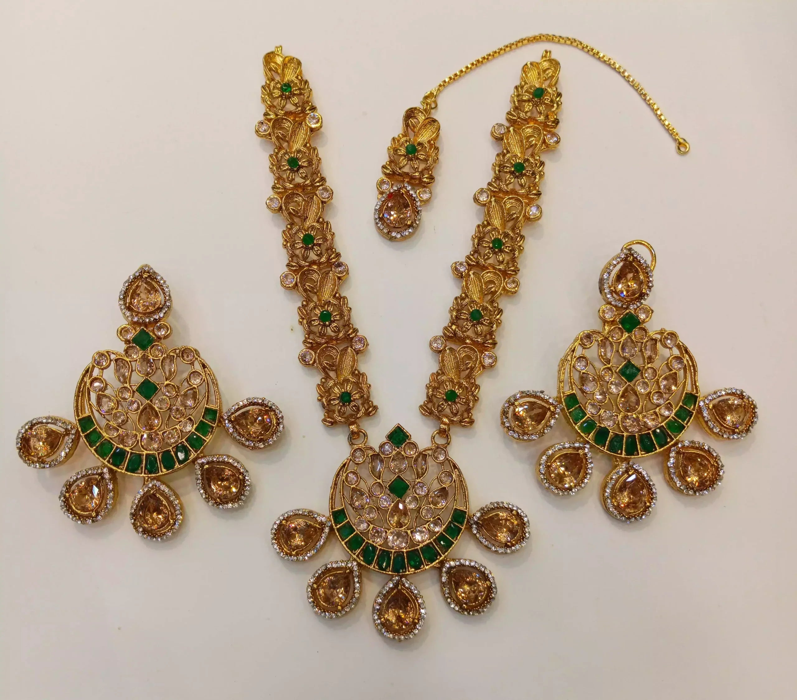 Unique style set with teeka