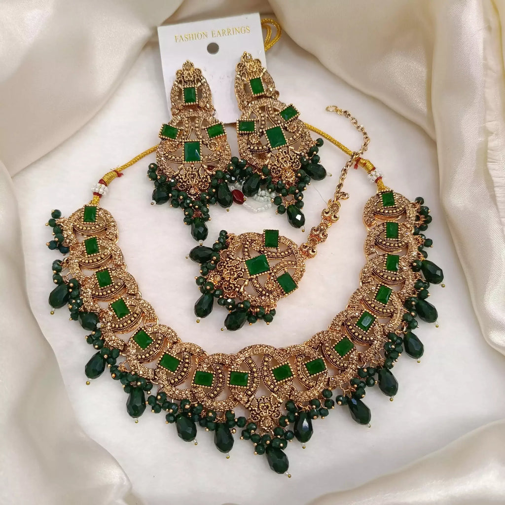 Zircon necklace set with teeka