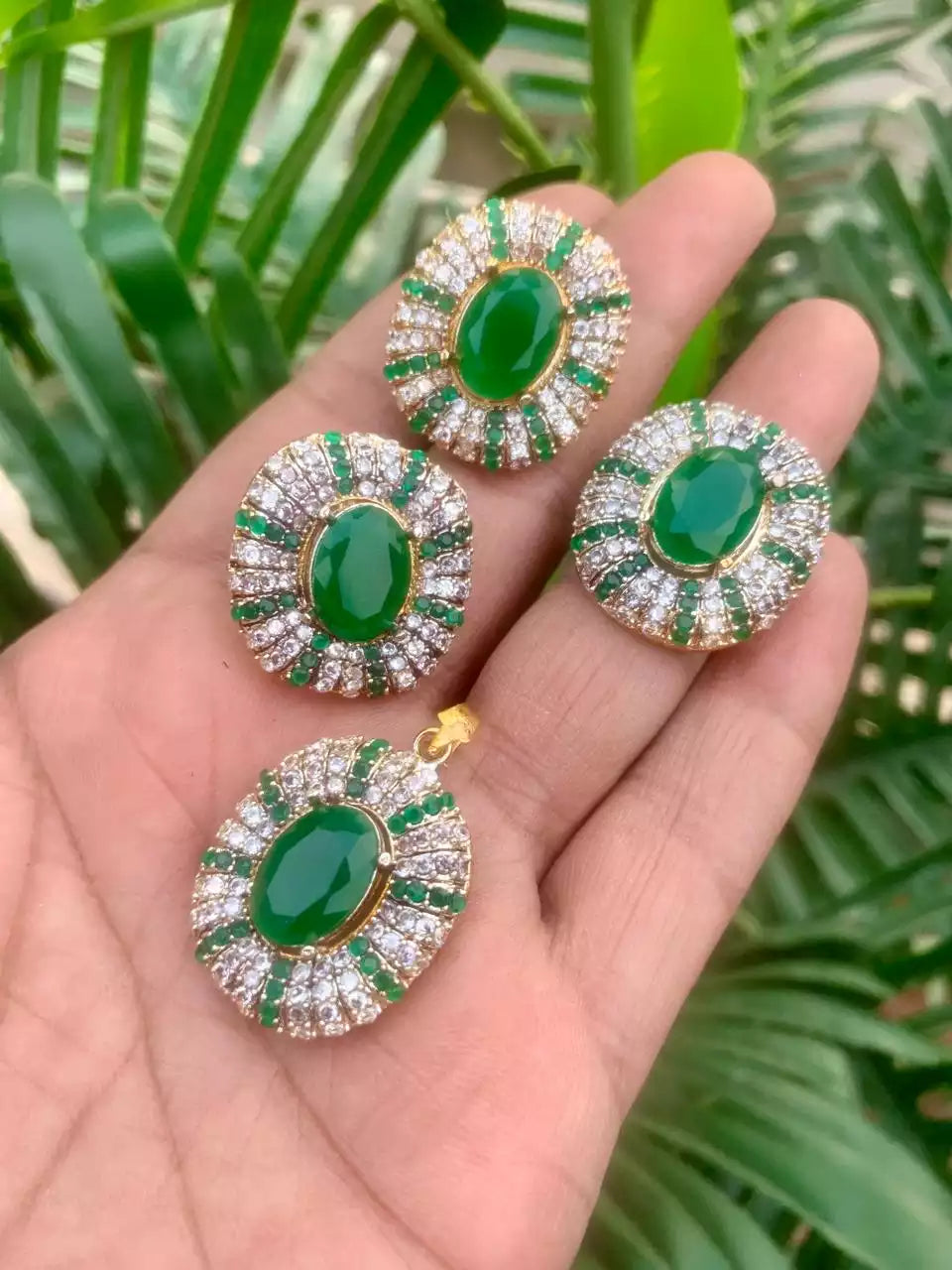 Zircon pendant set with ring