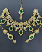 Zircon necklace set with teeka