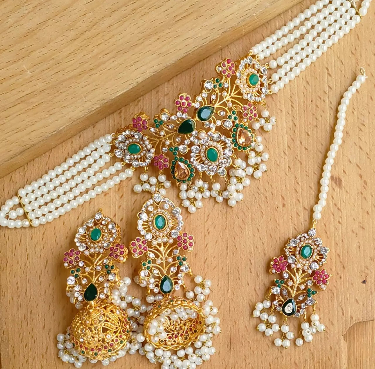 Noratan choker set with teeka