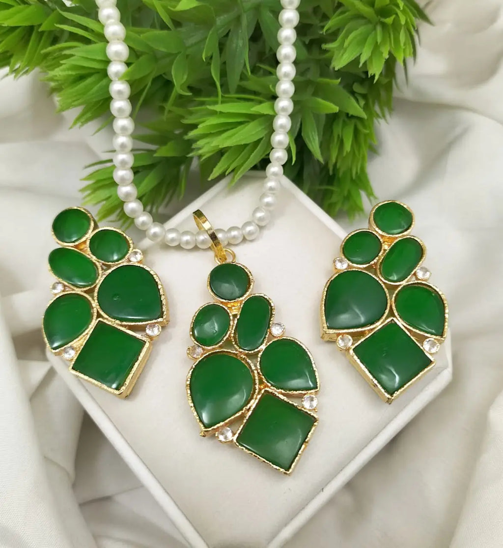 Egyptian pendant set