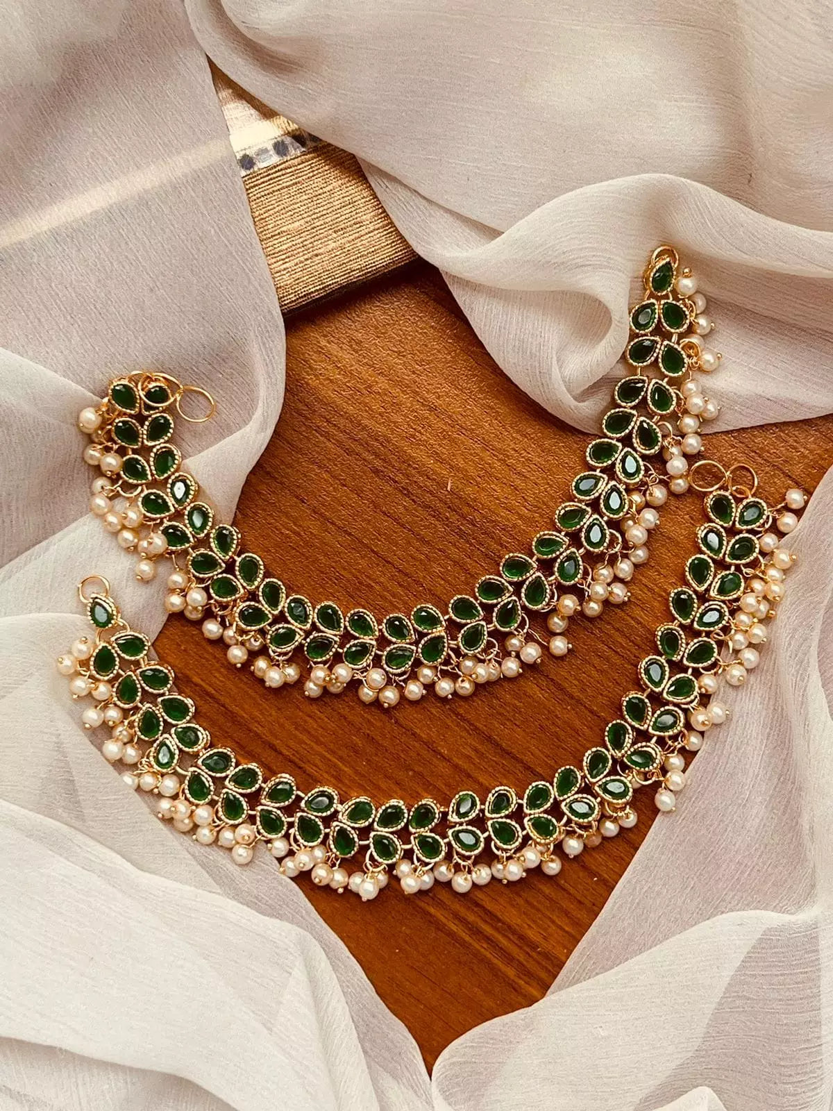 Elegant anklet pair