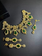 Zircon necklace set with teeka
