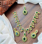 Zircon necklace set with teeka