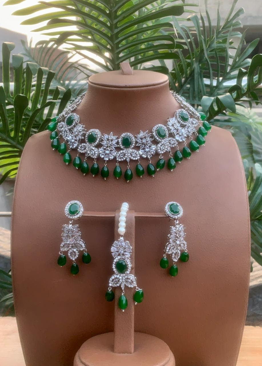 Zircon necklace set with teeka