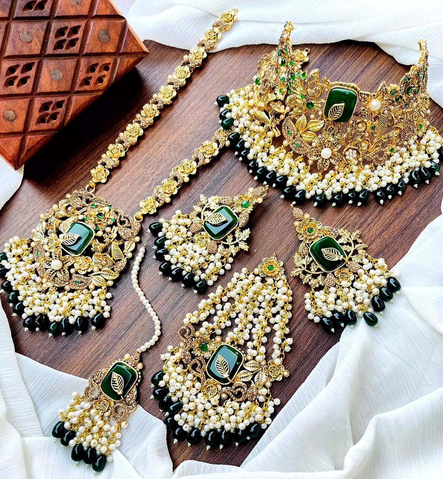 Handmade bridal set Secondary image