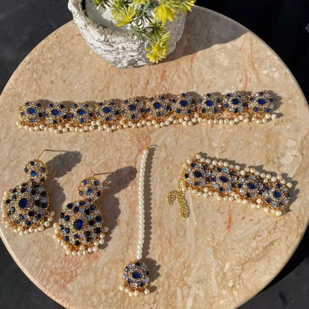 Zircon set with bracelet