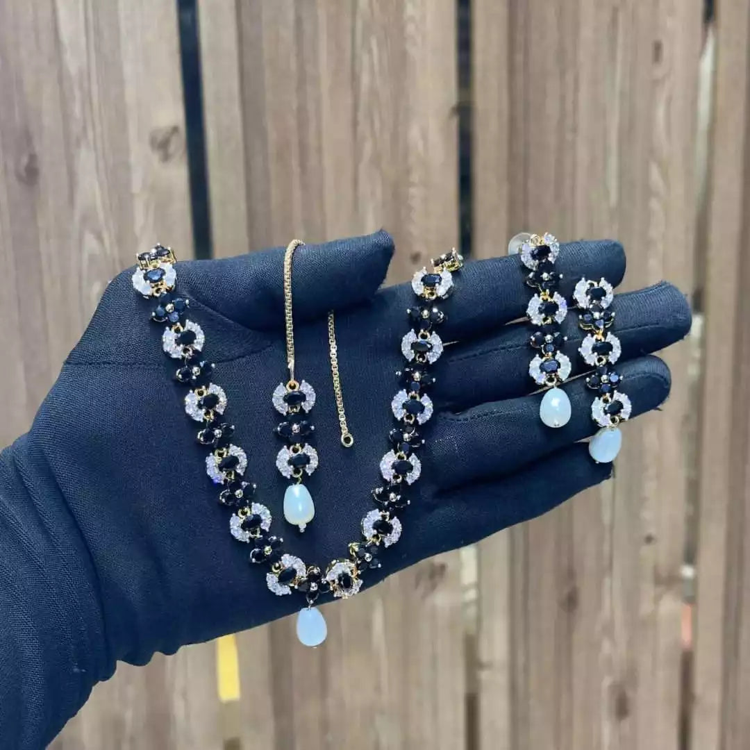 Zircon necklace set with teeka
