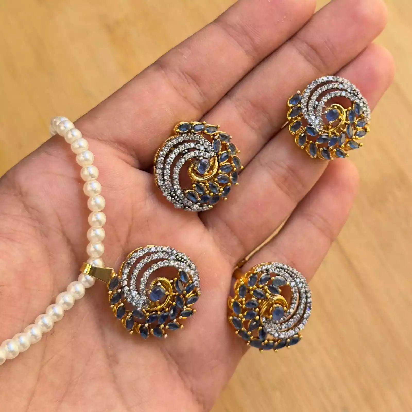 Indian zircon pendant set