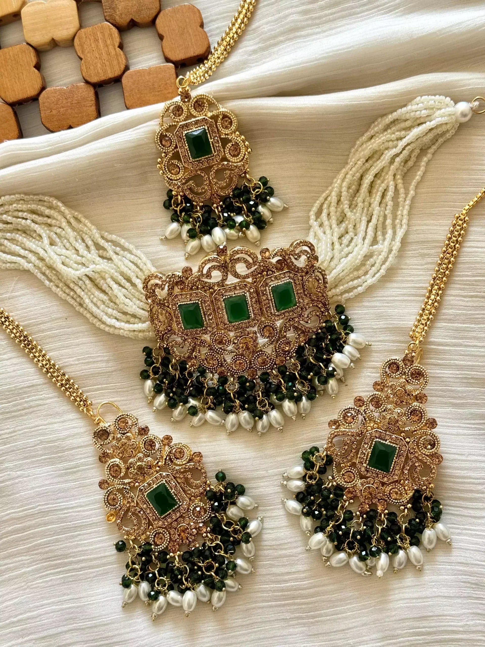 Egyptian choker set with teeka