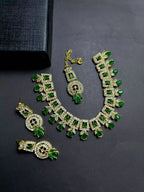Zircon necklace set with teeka