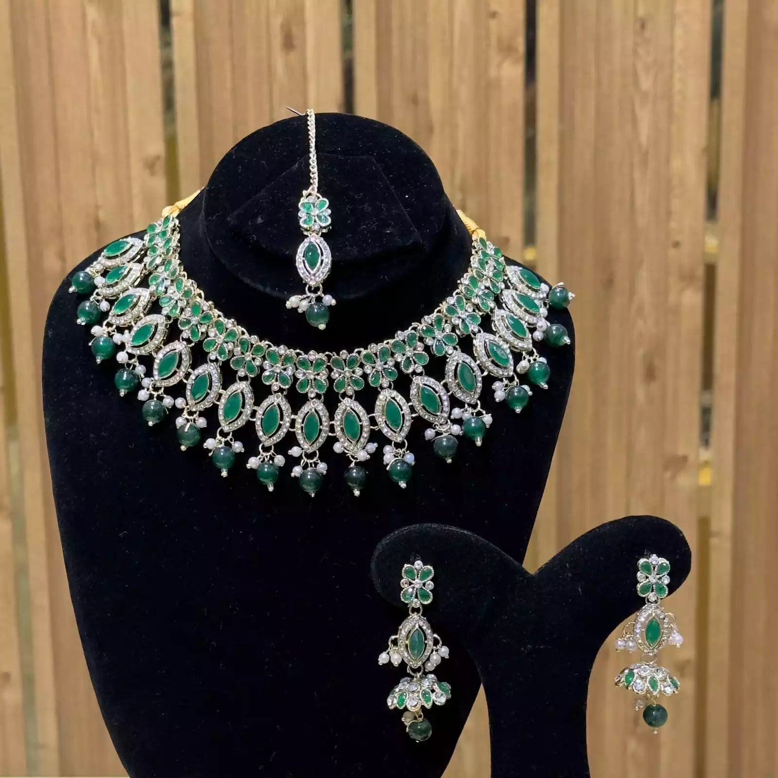 Zircon necklace set with teeka Main image
