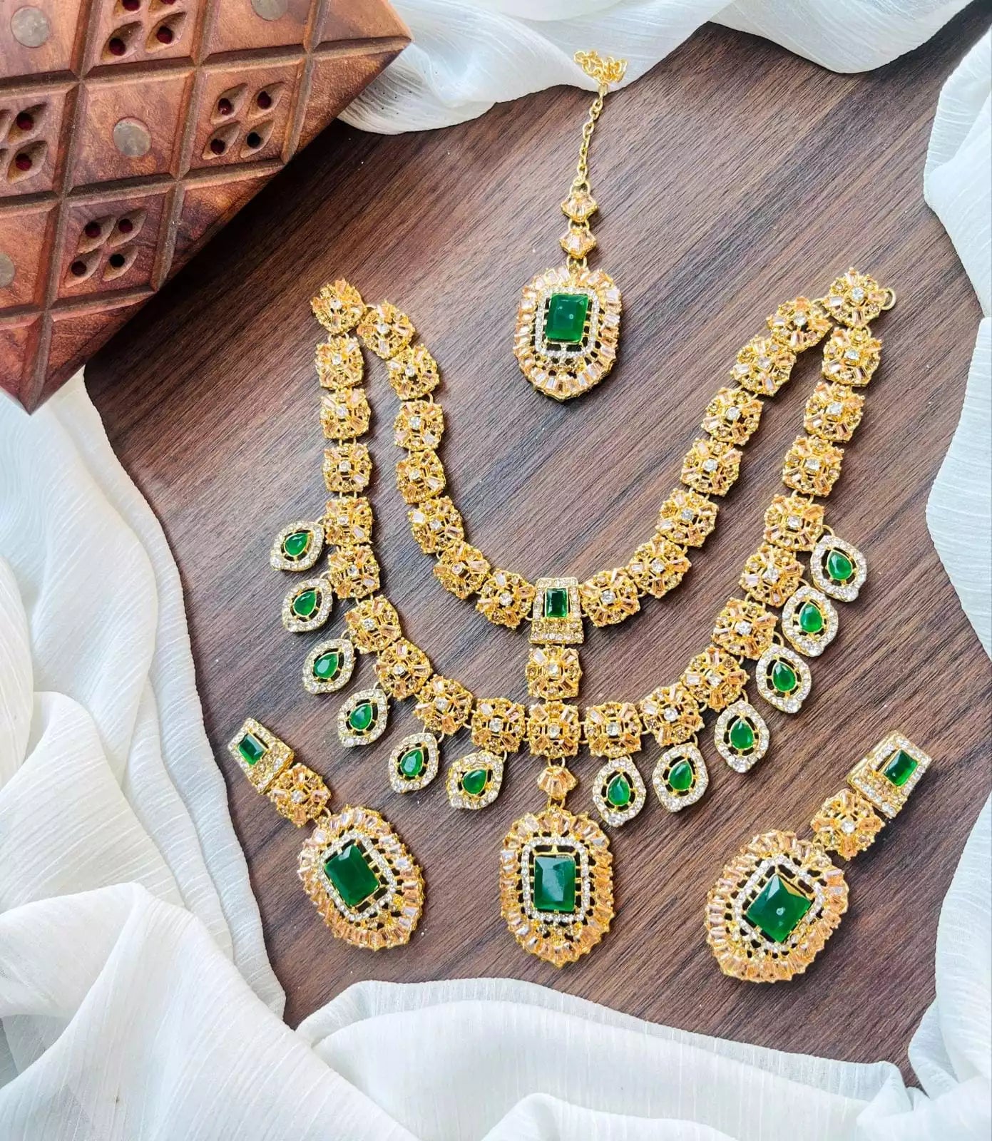 Double line necklace set with teeka