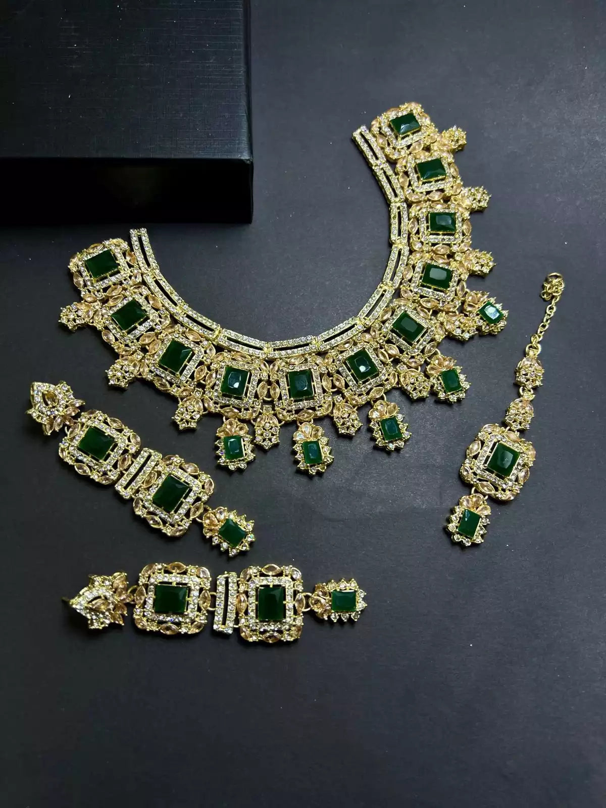Zircon AD necklace set with teeka