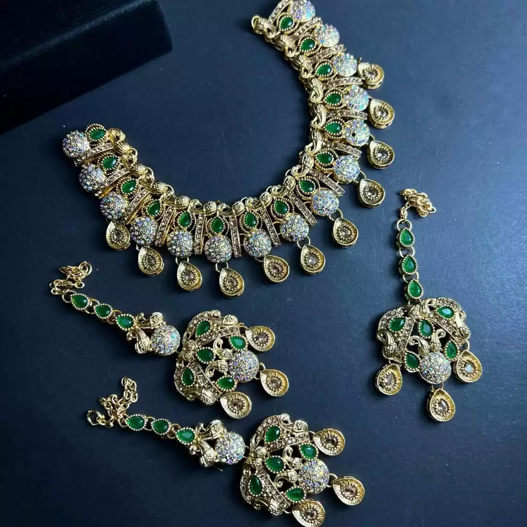 Zircon necklace set with teeka