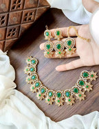 Zircon necklace set with teeka