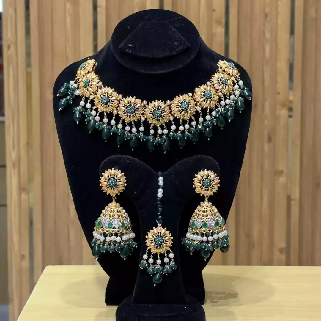 Gold plated bridal set Secondary image