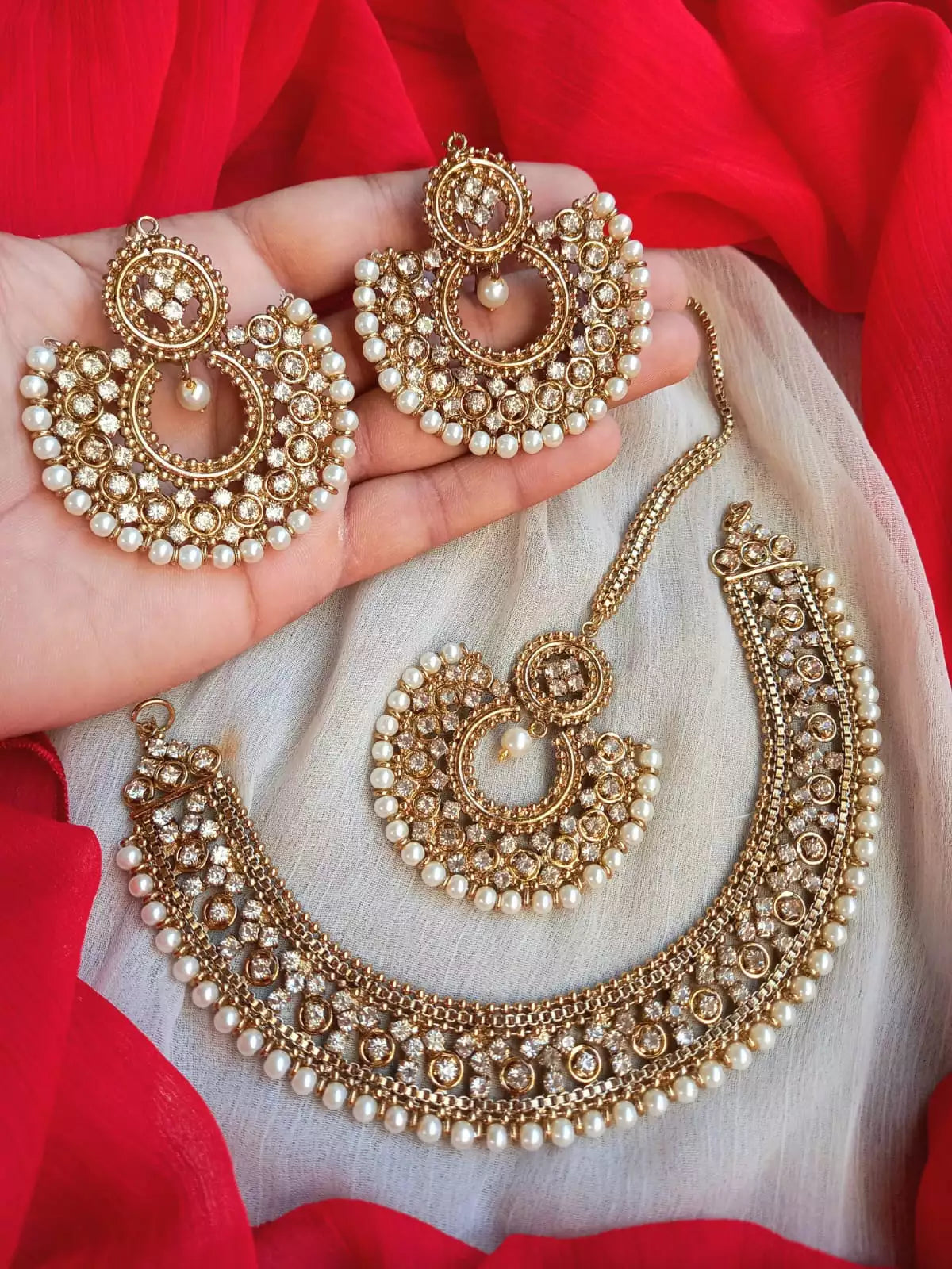 Manjoos big size earrings teeka set