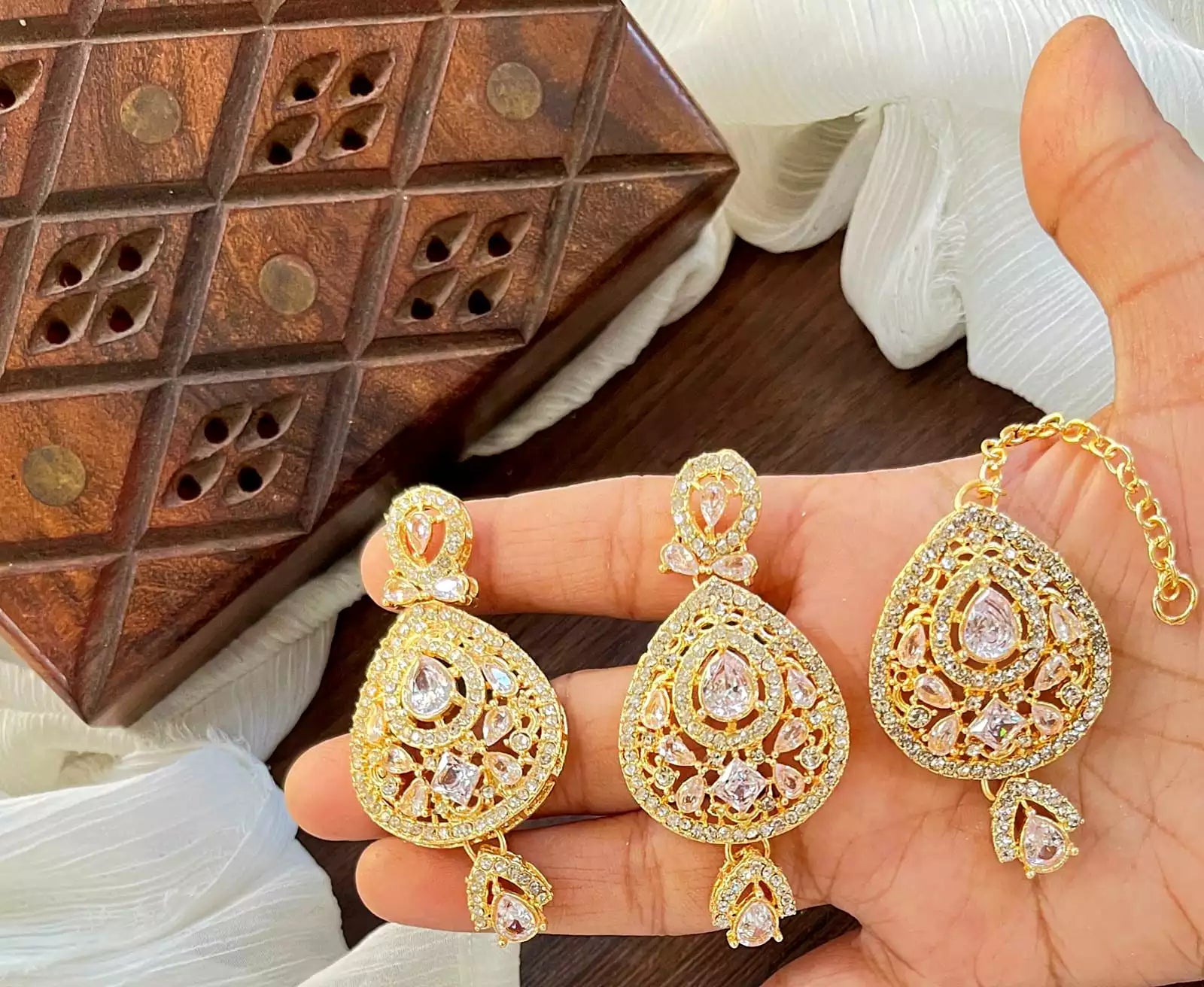 Zircon earrings teeka