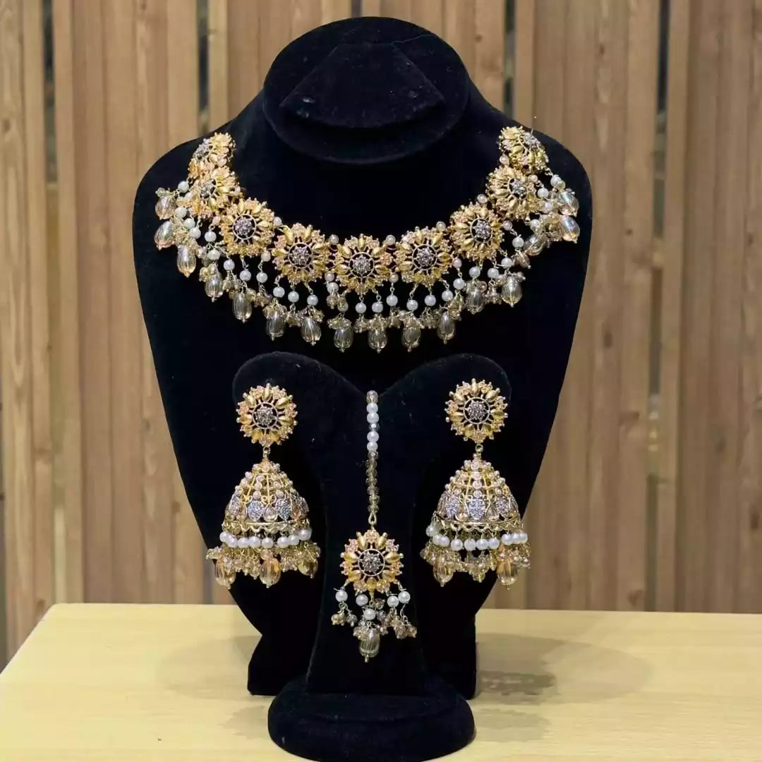 Gold plated bridal set Main image