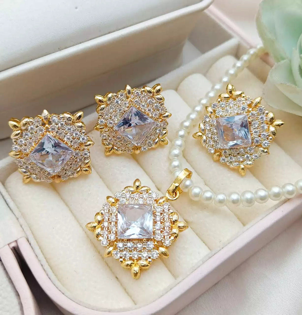 Zirconia pendant set with ring