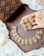 Zircon necklace set with teeka