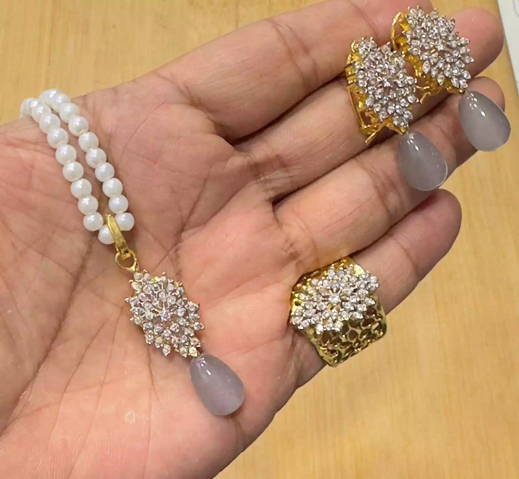 Jarao Zircon locket set