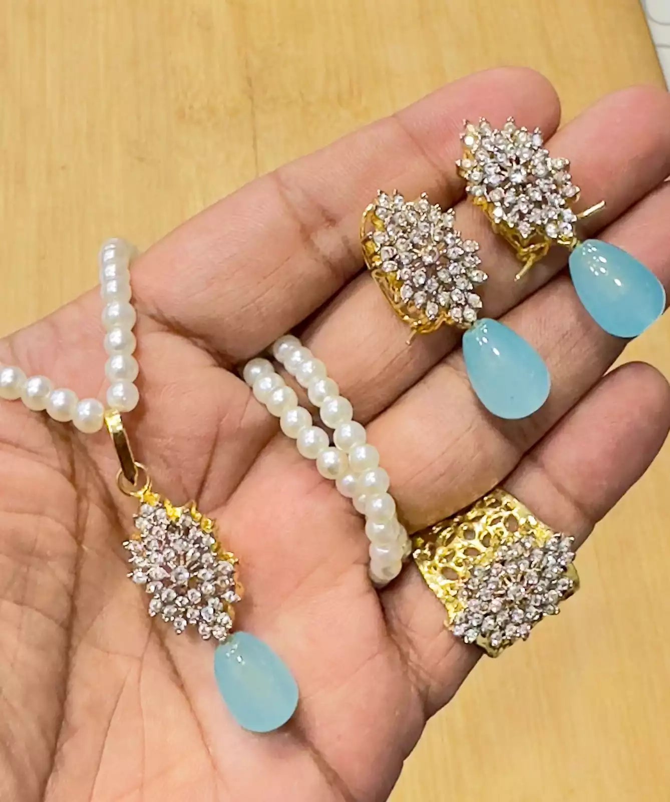 Jarao Zircon locket set