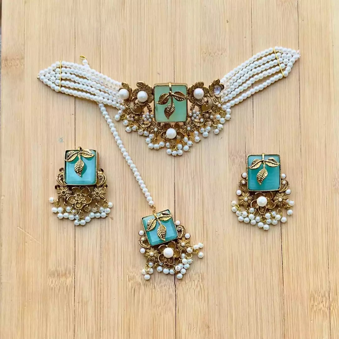 Designer choker set with teeka