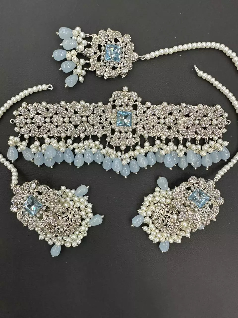 Zircon choker set with teeka