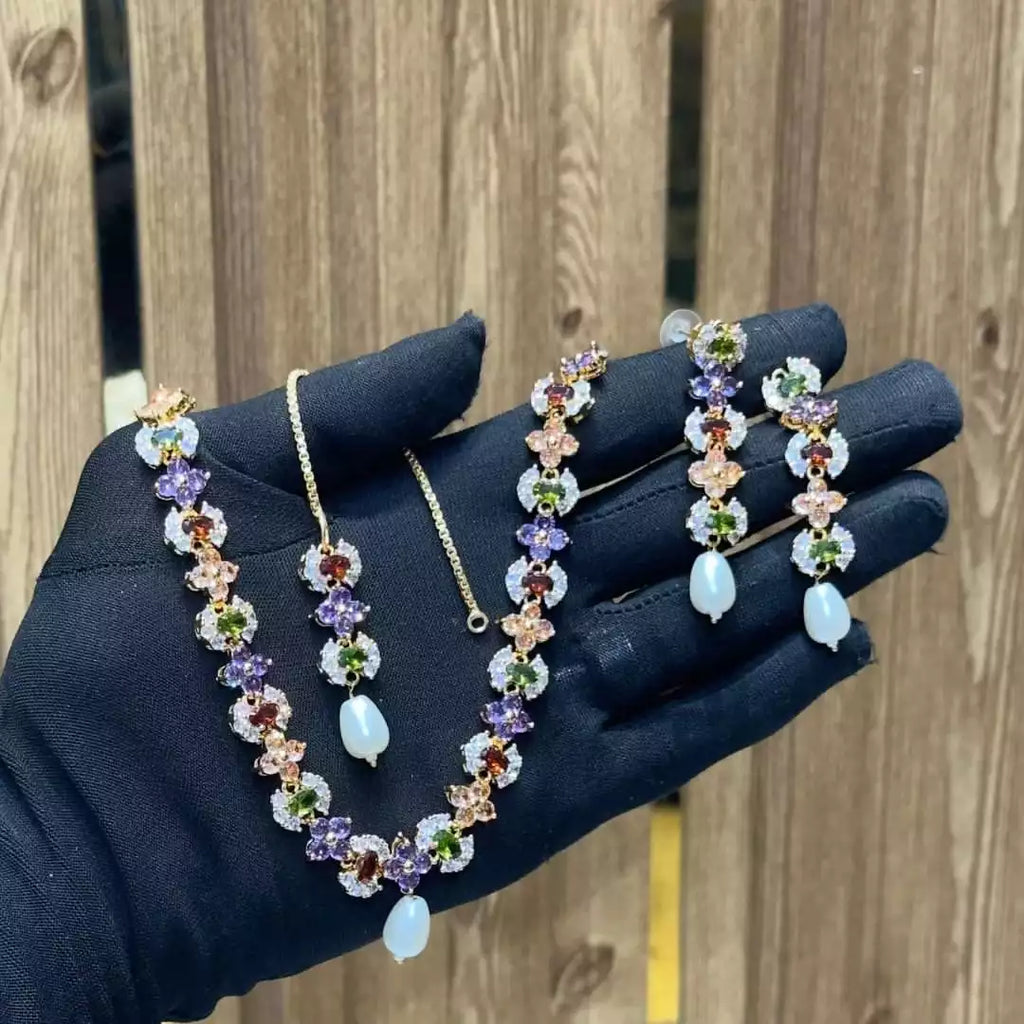 Zircon necklace set with teeka