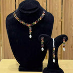 Delicate necklace set with teeka