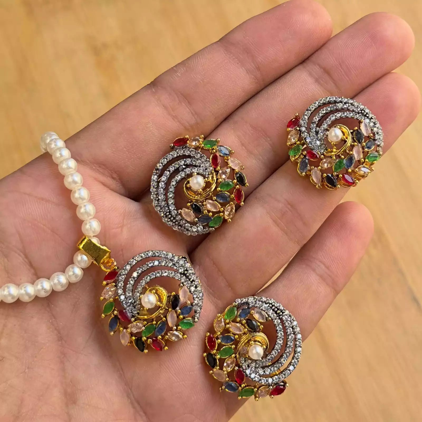 Indian zircon pendant set Main image