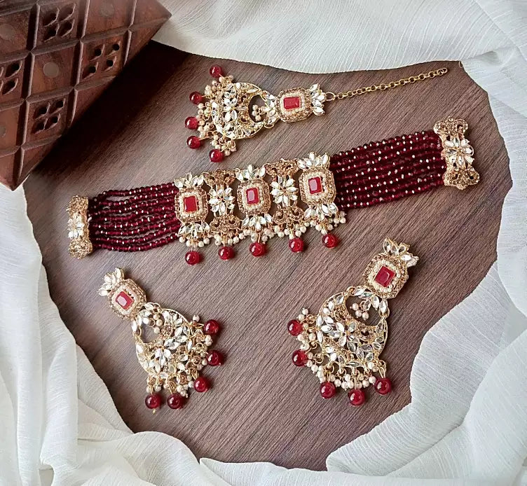 Kundan choker set with teeka