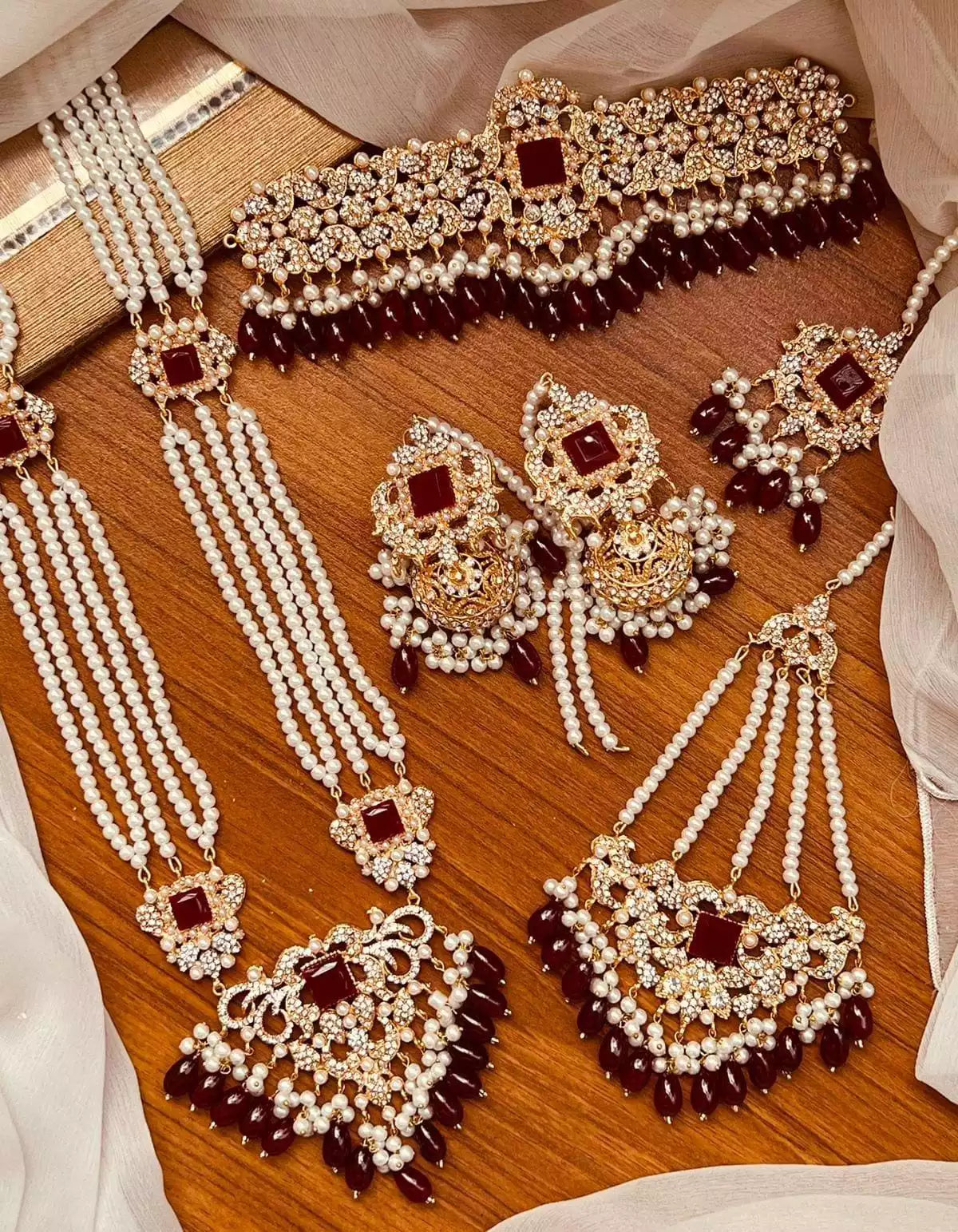 ROYAL Pearl bridal set Main image