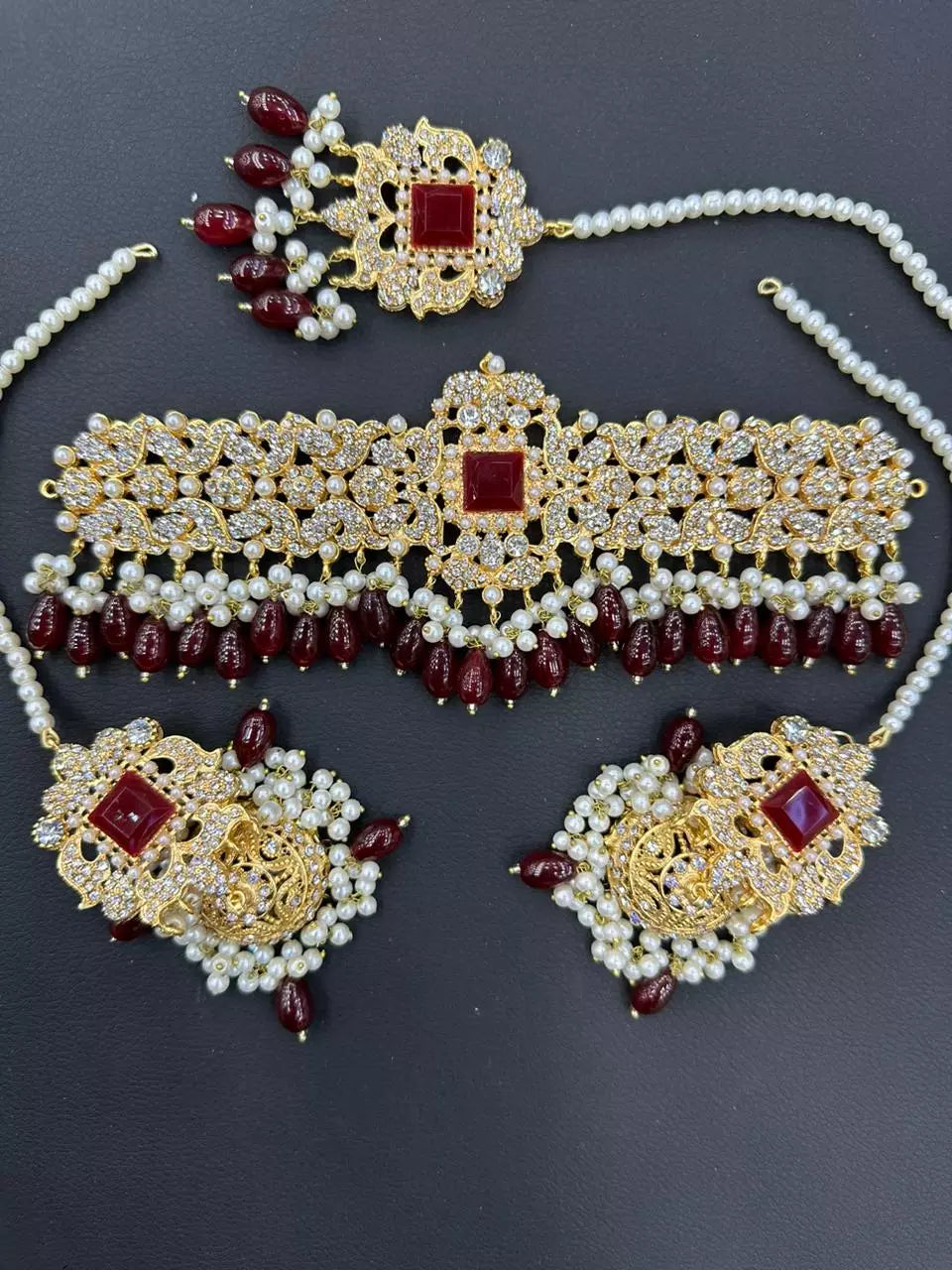 Zircon choker set with teeka